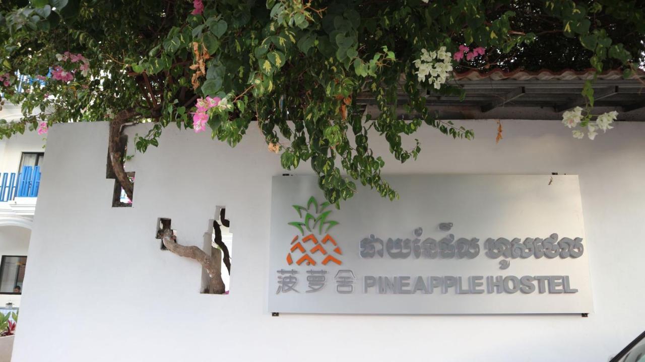 Pineapple Hostel Siem Reap Exterior photo